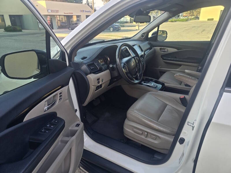2017 Honda Pilot Touring — photo 27