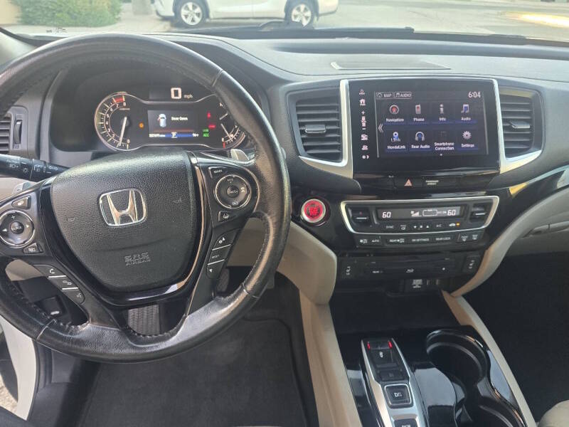 2017 Honda Pilot Touring — photo 32