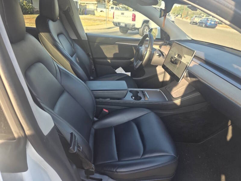 2022 Tesla Model Y Long Range — photo 3