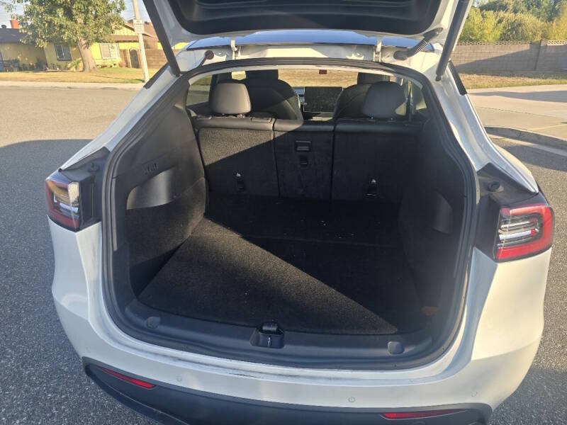 2022 Tesla Model Y Long Range — photo 7