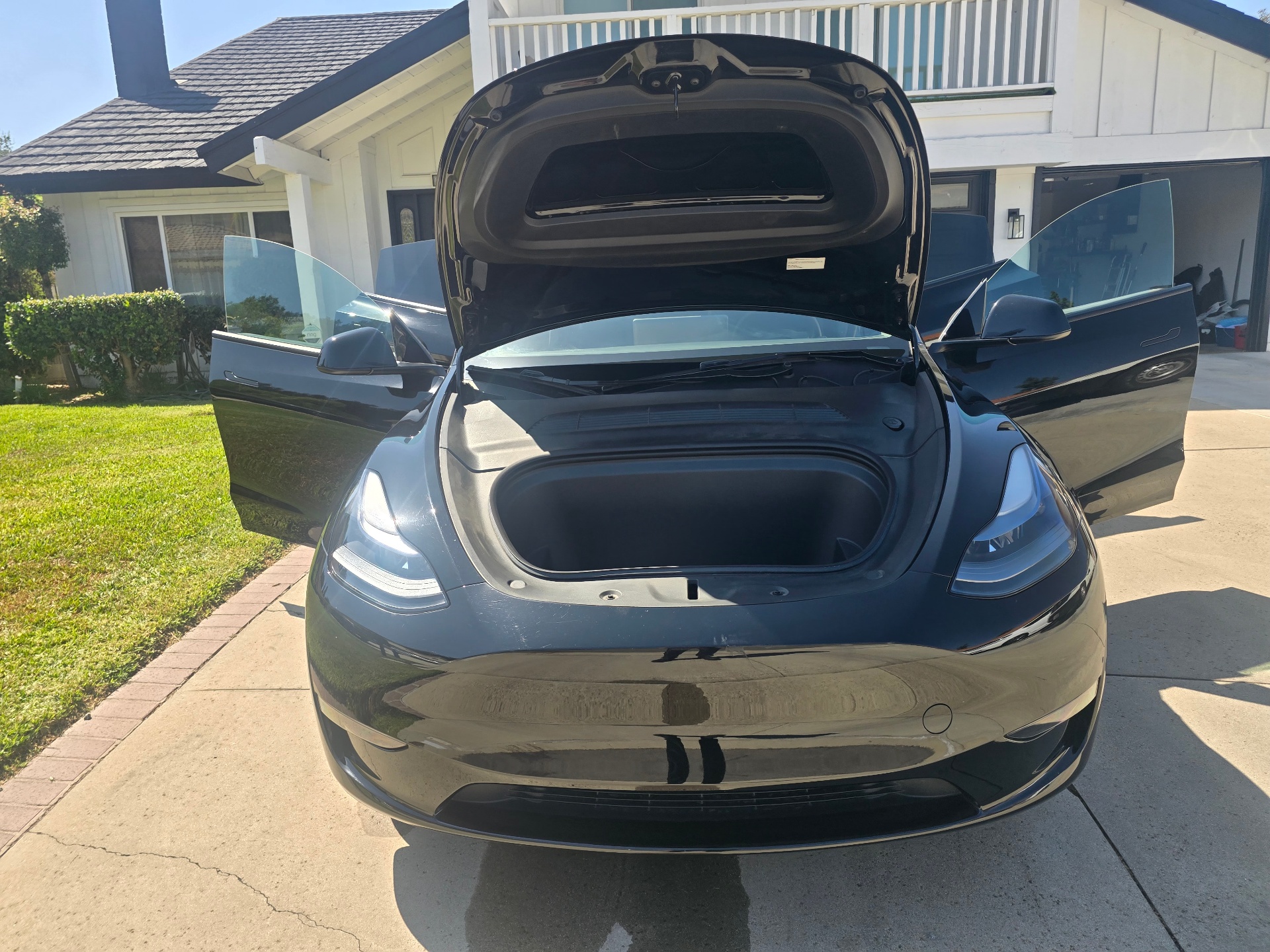 2024 Tesla Model Y Long Range — photo 7