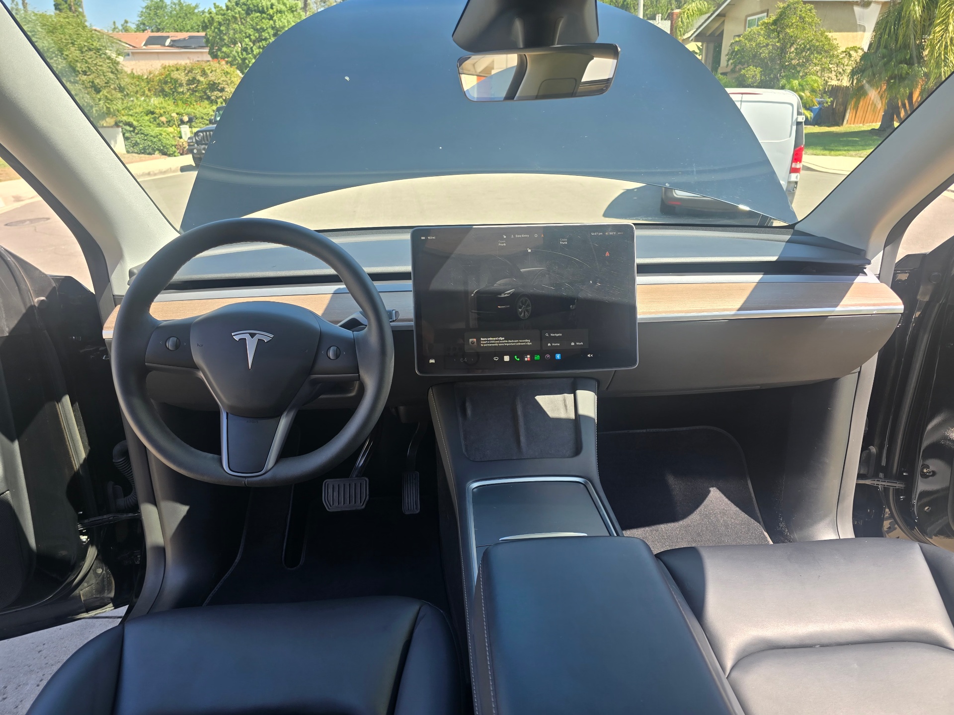 2024 Tesla Model Y Long Range — photo 10